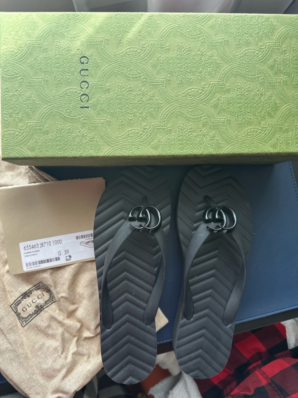 Gucci Black Chevron Rubber GG Thong Sandals NIB size 39 (US 8)